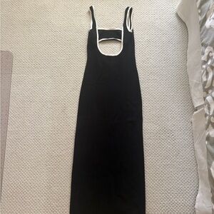 Elegant Black and White Sleeveless Dress